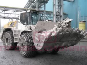 В ноябре 2011 г на фронтальный погрузчик Liebherr L556 был установлен ковш емкостью 2,5 м3, изготовленный ООО «Профессионал». Место эксплуатации - металлургическое предприятие Нижегородской области.