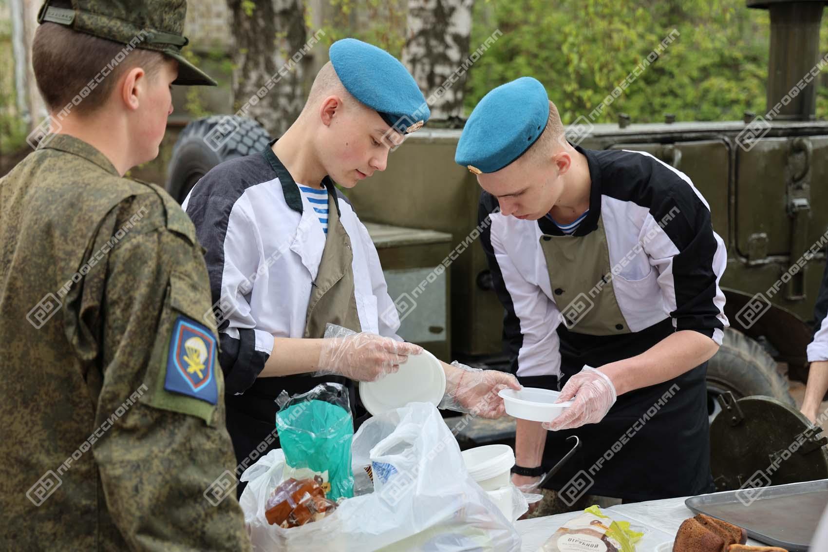 vdokhnovlennye-pobedoy-k-9-maya-zavod-professional-vypustil-i-raspisal-kovshi-dlya-ekskavatorov-i-bu