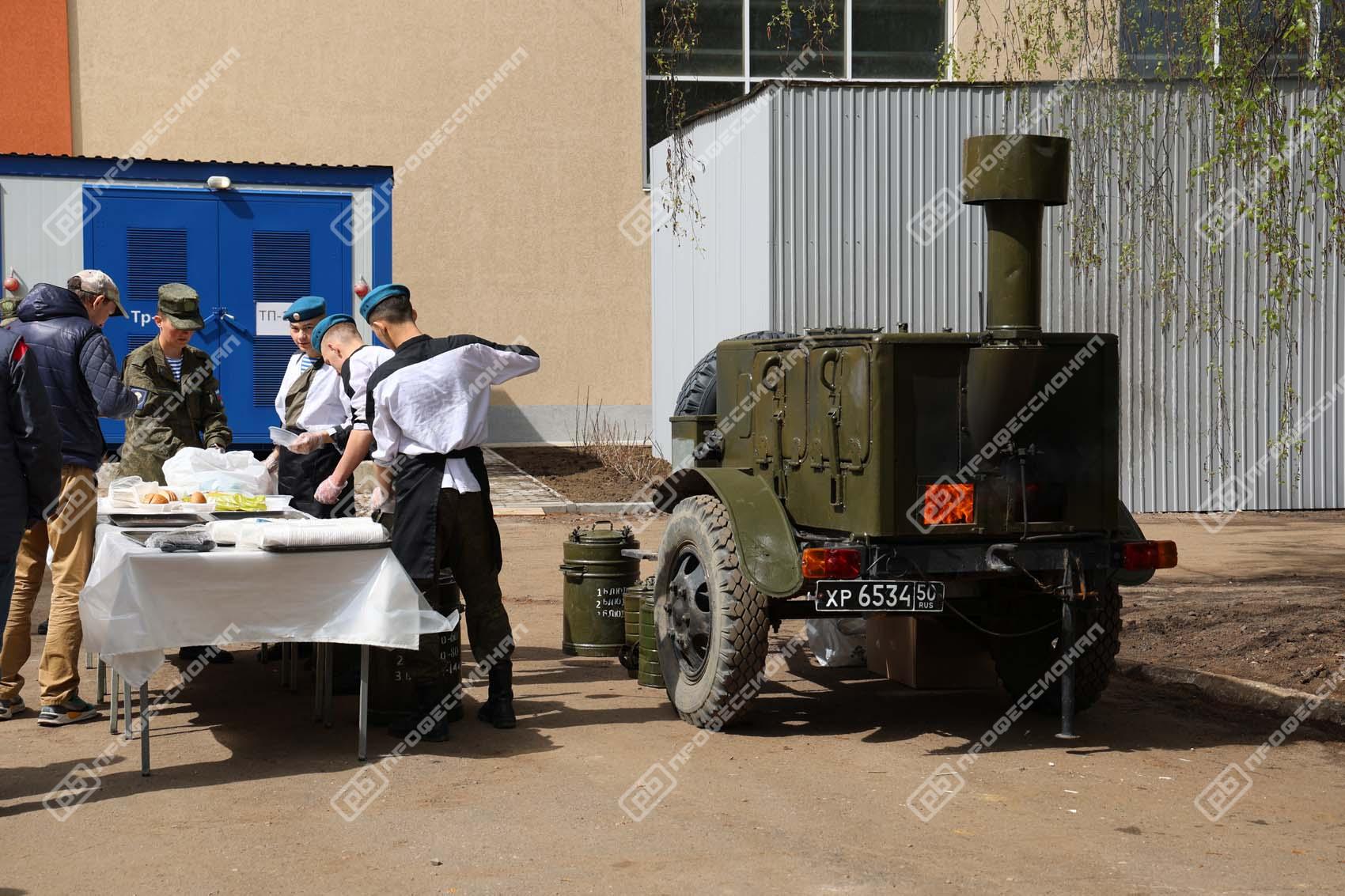 vdokhnovlennye-pobedoy-k-9-maya-zavod-professional-vypustil-i-raspisal-kovshi-dlya-ekskavatorov-i-bu