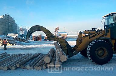 3 года  - не срок! Бревнозахват от «Профессионала» в работе