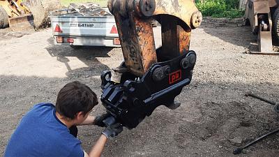 Квик-каплер механический на Komatsu PC200