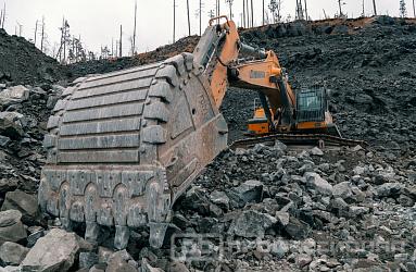 Добыча черного гранита ковшом «Профессионала»